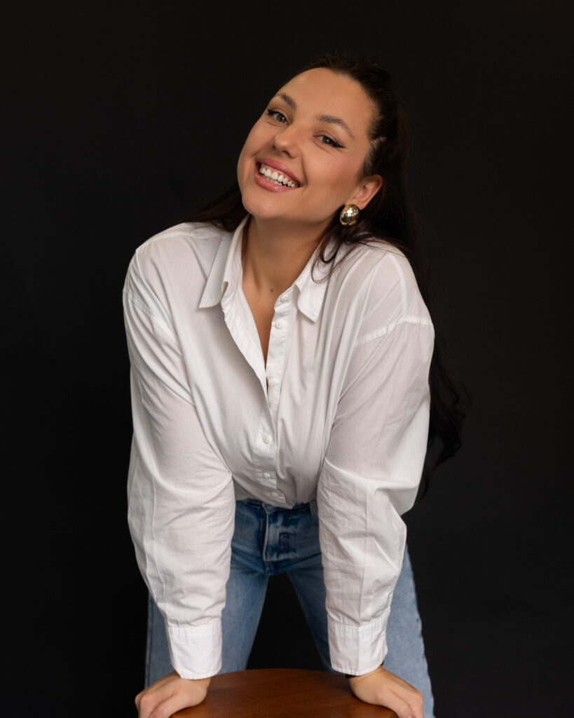 imagine cu trainer de public speaking și comunicare și maestru de ceremonii